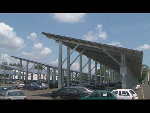 شاهد البرلمان الباكستاني أول من يعتمد على الطاقة الشمسية