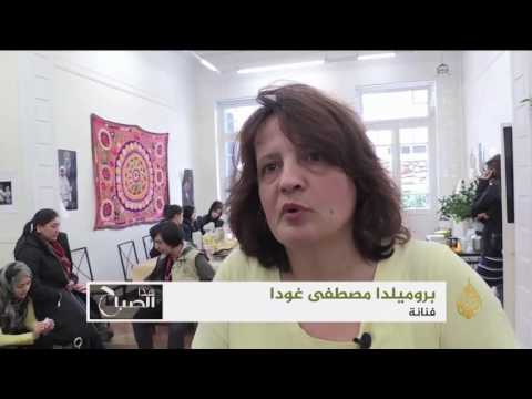 لاجئون باليونان يستأنفون حياتهم بالرياضة والفنون