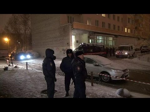 شاهد إصابة شاب في انفجار مجهول الأسباب في روسيا