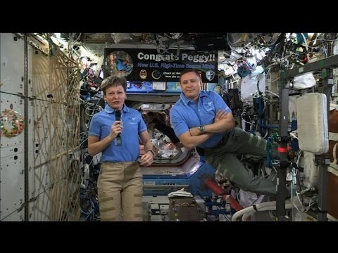 شاهد الرئيس ترامب يتواصل مع الرائدين الأميركيين في محطة الفضاء الدولية