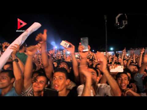 النجم المصري عمرو دياب يُهدي جمهوره أغاني شفت الأيام