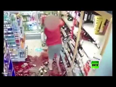 امرأة تخلف دمارًا في محل تجاري بعدما طلبوا منها التزام التباعد الاجتماعي