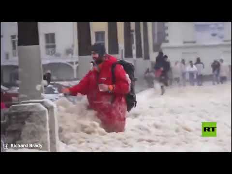 شاهدرغوة بحر غير مسبوقة على شاطئ مدينة براي الإيرلندية