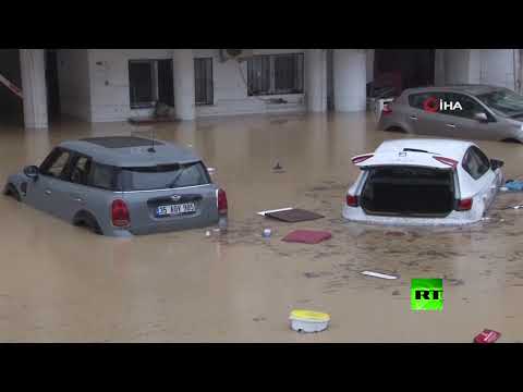 شاهدفيضانات مفاجئة تجتاح إزمير التركية