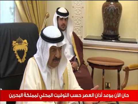 شاهد رئيس الحكومة البحرينية يترأس اجتماعا مع مسؤولي الوزارات