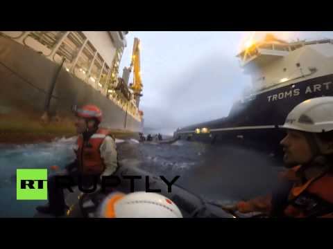 البحرية الإسبانية تهاجم زوارق تابعة لـغرين بيس