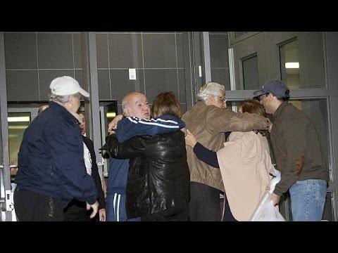بالفيديو السجناء الأميركيون المفرج عنهم في إيران يصلون إلى ألمانيا