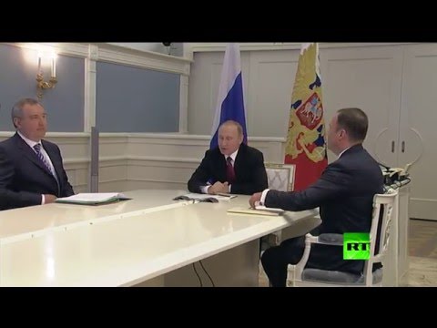 بالفيديو الرئيس الروسي فلاديمير بوتين يهنيء رواد الفضاء الروس بعيدهم